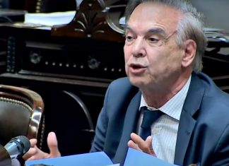 “DEJEN DE APLAUDIR, NO SEAN PELOTUDOS”