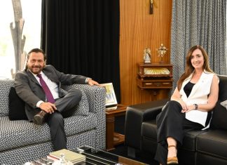 FINALMENTE SAENZ RECIBIÓ A VILLARRUEL EN LAS COSTAS