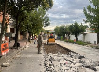 COMENZÓ EL HORMIGONADO DE MEDIA CALZADA DE CALLE MITRE AL 1.900