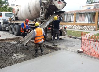 EN CIUDAD DEL MILAGRO SE COLOCÓ NUEVO HORMIGÓN SOBRE LA AVDA. 17 DE JUNIO
