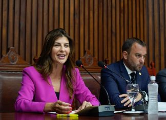 PIDEN INVESTIGAR A BETTINA ROMERO