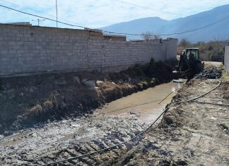 AVANZA LA LIMPIEZA DEL CANAL PLUVIAL URKUPIÑA EN ZONA SUDESTE