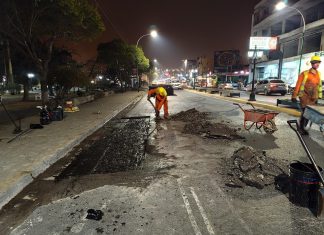 SE EJECUTÓ BACHEO NOCTURNO SOBRE LA AV. ENTRE RÍOS