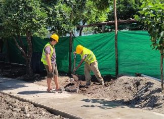 AVANZAN LAS OBRAS DE PUESTA A PUNTO EN LA PLAZA DEL BARRIO SAN SILVESTRE