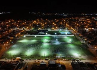 LA MUNICIPALIDAD ILUMINÓ LA CANCHA DEL BARRIO SAN IGNACIO