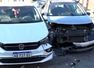 MANIPULABA SU CELULAR MIENTRAS MANEJABA, NO TENÍA CARNET DE CONDUCTOR Y CHOCÓ