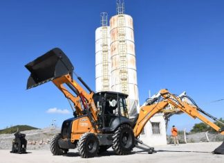 LA MUNICIPALIDAD INCORPORÓ UNA RETROPALA 4×4 MULTIUSO PARA OBRAS PÚBLICAS