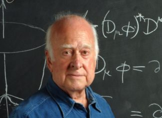 PETER HIGGS: EL GENIO TÍMIDO QUE REVOLUCIONÓ LA FÍSICA Y HUYÓ DEL NOBEL