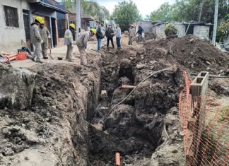 LA MUNICIPALIDAD INSTALA NUEVAS CLOACAS EN AMPLIACIÓN EL CARMEN