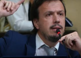 ROQUE CORNEJO QUIERE ANIQUILAR LA GRATUIDAD DEL BOLETO ESTUDIANTIL