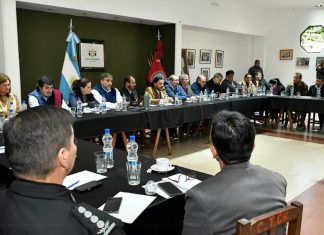 “NO MEZCLEMOS LA POLÍTICA CON LAS NECESIDADES DE LA GENTE”