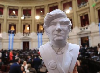 UNA MOTOSIERRA PARA MENTIR, LA OBSCENIDAD DE ROBARLE A LOS DISCAPACITADOS Y LA ETERNA PARADOJA ARGENTINA