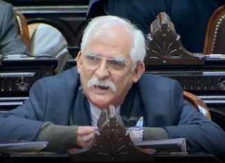 CARLOS ZAPATA REZONGÓ POR SER DECLARADO PERSONA NO GRATA EN LA UNSA