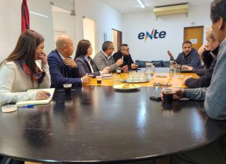 EL ENTE ARTICULA ACCIONES PARA ASISTIR A ESCUELAS DEL INTERIOR