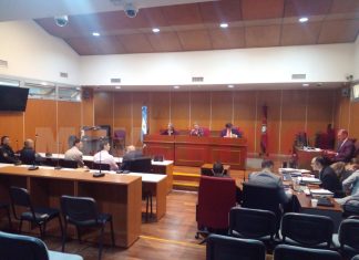 “EL HOMBRE MALO QUE LASTIMÓ A MI MAMA Y QUE TENÍA UNA MANZANA EN LA PIERNA”