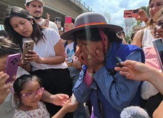 LA PEREGRINA DAMIANA CONOCIÓ SU MURAL Y SE EMOCIONÓ HASTA LAS LÁGRIMAS