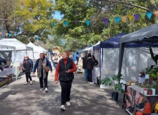 SE DESARROLLÓ UNA NUEVA EDICIÓN DE LA FERIA ARTESANAL EN EL PASEO DE LOS POETAS