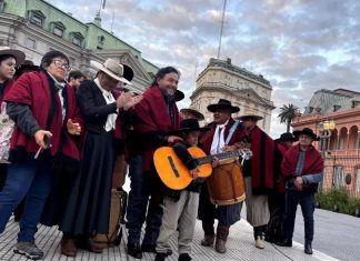 SÁENZ RECLAMÓ LAS OBRAS PARA SALTA FRENTE A CASA ROSADA: “VENGO A CUMPLIR CON LO QUE LE PROMETÍ A LOS SALTEÑOS”