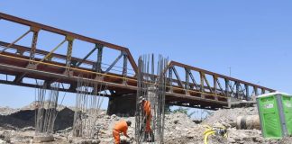 LA OBRA DE LOS NUEVOS PUENTES SOBRE RÍO VAQUEROS Y LA CIRCUNVALACIÓN AVANZA A BUEN RITMO