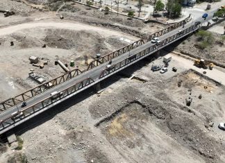 LA OBRA DEL PUENTE SOBRE EL RIO VAQUEROS SIGUE EN MARCHA