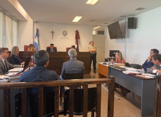 “EL CAJERO SE ROBÓ MÁS DE 400 MIL DÓLARES Y SE FUE A LA CASA CON UNA PALMADA EN LA ESPALDA Y UNA CONDENA CONDICIONAL”