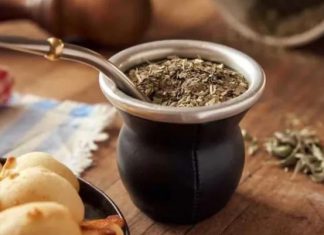 SALTA CELEBRA UNA NUEVA EDICIÓN DE ARRIMATE, EL FESTIVAL DEL MATE EN PLAZA ESPAÑA