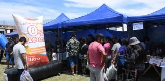 VECINOS APROVECHARON LAS OFERTAS DE “EL MERCADO EN TU BARRIO” EN LA ZONA OESTE