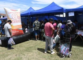 VECINOS APROVECHARON LAS OFERTAS DE “EL MERCADO EN TU BARRIO” EN LA ZONA OESTE