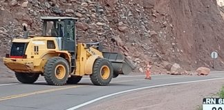 VIALIDAD NACIONAL DESPEJÓ EL DERRUMBE EN RN68