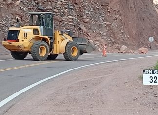VIALIDAD NACIONAL DESPEJÓ EL DERRUMBE EN RN68