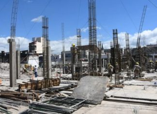 MERCADO SAN MIGUEL: AVANZA LA OBRA DE BASE DE HORMIGÓN SOBRE CALLE URQUIZA