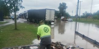 LLUVIAS EN LA CIUDAD: EL MUNICIPIO RETIRÓ MÁS DE UNA TONELADA DE BASURA DE LOS DESAGÜES