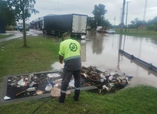 LLUVIAS EN LA CIUDAD: EL MUNICIPIO RETIRÓ MÁS DE UNA TONELADA DE BASURA DE LOS DESAGÜES