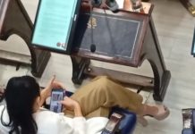 LA DIPUTADA YANINA INSFRÁN MIRA ROPA MIENTRAS SE VOTA EL PRESUPUESTO