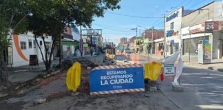 CORTE TOTAL DE EMERGENCIA EN AV. JUJUY POR DAÑOS PROVOCADOS POR UNA PÉRDIDA DE AGUAS DEL NORTE