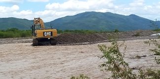 EL INTENDENTE SUMBAY Y LA PROVINCIA EVALUARON LA SITUACIÓN Y YA TRABAJAN 5 MÁQUINAS PESADAS EN EL SUR DE LA CALDERA