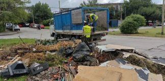 EN VILLA PALACIOS SE LIMPIÓ UN BASURAL QUE AFECTABA LA SALUD DE LOS VECINOS