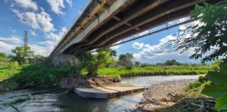 CEDIÓ PARTE DEL PUENTE VIEJO DE SANTA LUCÍA Y LA MUNICIPALIDAD ANALIZARÁ LAS CAUSAS