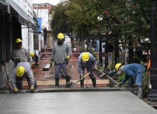 COMENZÓ EL HORMIGONADO EN EL CANAL PLUVIAL DEL PASAJE MIRAMAR