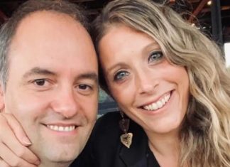 ADORNI: “VENGO A DESLOMARME”