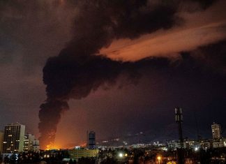 LA GUERRA CONTRA IRÁN: EL PETRÓLEO SUPERA LOS 100 DÓLARES Y DONALD TRUMP BUSCA MINIMIZAR EL AUMENTO