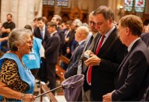 PAPELONES DE LOS POLÍTICOS DURANTE LA MISA DE HOMENAJE AL PAPA FRANCISCO