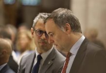 FRENÉTICO “COUCHEO” A MANUEL ADORNI PARA ENFRENTAR AL INTERROGATORIO DE DIPUTADOS CON EL APOYO DE MILEI Y LA MILITANCIA LIBERTARIA