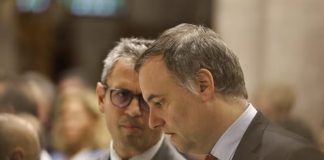 FRENÉTICO “COUCHEO” A MANUEL ADORNI PARA ENFRENTAR AL INTERROGATORIO DE DIPUTADOS CON EL APOYO DE MILEI Y LA MILITANCIA LIBERTARIA