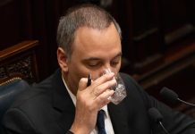 PARA ADORNI TODO SE TRATA DE UNA “HISTORIA MEDIÁTICA”