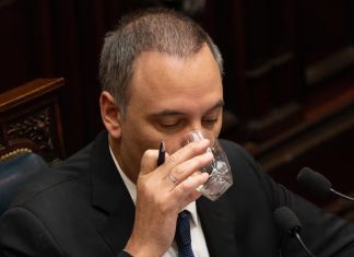 PARA ADORNI TODO SE TRATA DE UNA “HISTORIA MEDIÁTICA”