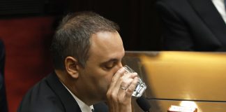 ADORNI DEMORA LA DECLARACIÓN JURADA PORQUE TEME QUE LE APAREZCA OTRO “CONSTRUCTOR” CON GASTOS SIDERALES
