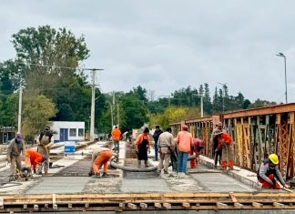 AVANZAN LAS OBRAS EN EL PUENTE SOBRE EL RÍO VAQUEROS