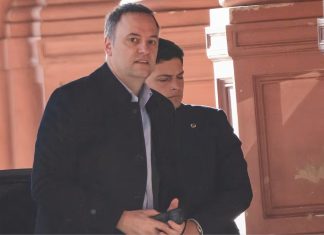 SIGUE LA NOVELA DE ADORNI: DECLARÓ EL HIJO DE UNA DE LAS JUBILADAS POR EL DEPARTAMENTO DE CABALLITO Y LOS NÚMEROS NO LE CIERRAN AL JEFE DE GABINETE