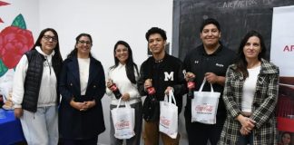 IMPULSO TECNOLÓGICO: LA MUNICIPALIDAD Y COCA COLA ENTREGARON 30 TABLETS A EMPRENDEDORES